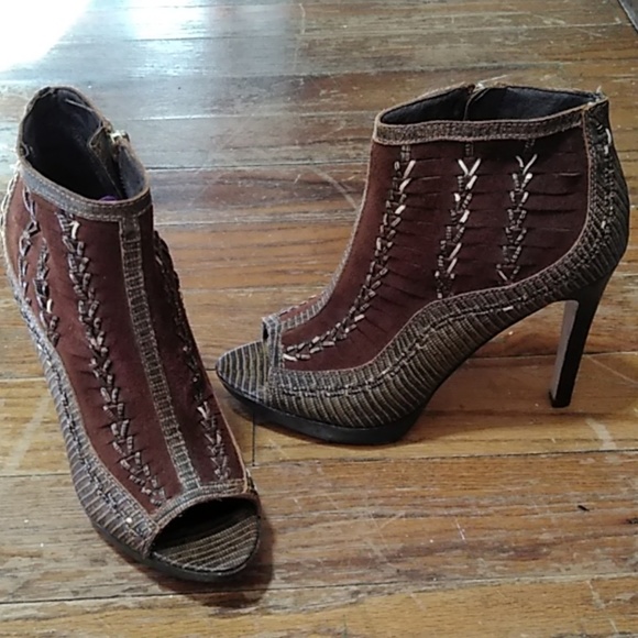 Vince Camuto Shoes - Vince Camuto booties sz 7.5